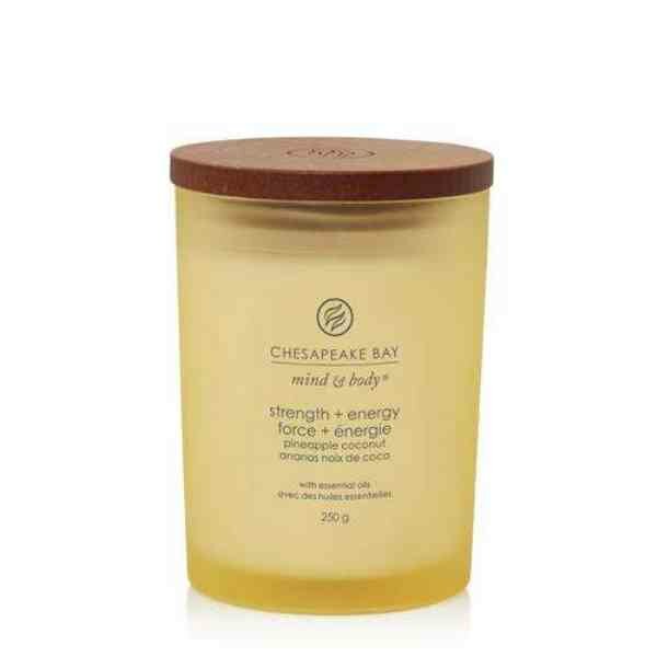 Chesapeake Bay Candle Strength &amp; Energy &ndash; Pineapple Coconut Medium Candle