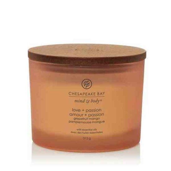 Chesapeake Bay Candle  Love &amp; Passion &ndash; Grapefruit Mango 3-Wick Candle