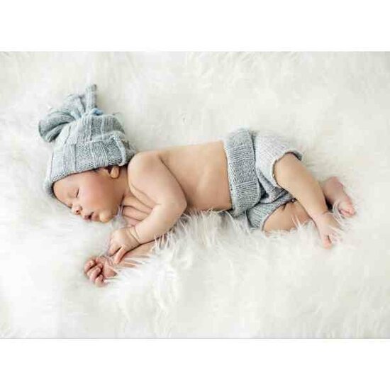 Konrad Bak: Baby sleeping in Feathers  -   Puzzel 2000 stukjes