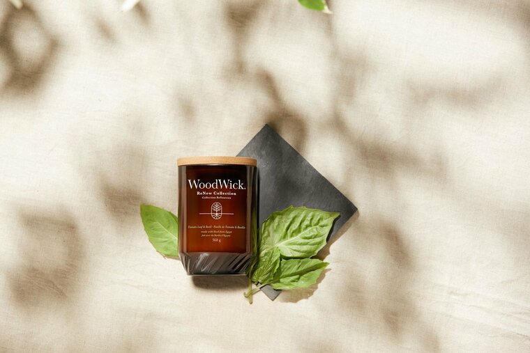 WoodWick ReNew Tomato Leaf &amp; Basil Medium Candle