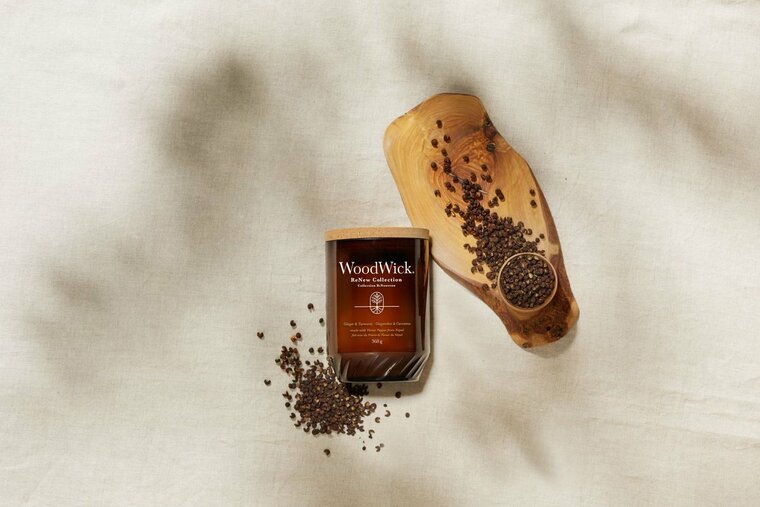 WoodWick Geurkaars Medium - ReNew - Ginger &amp; Tumeric - 9.5 cm / &oslash; 8 cm