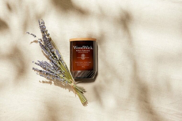 WoodWick Geurkaars Medium - ReNew - Lavender &amp; Cypress - 9.5 cm / &oslash; 8 cm