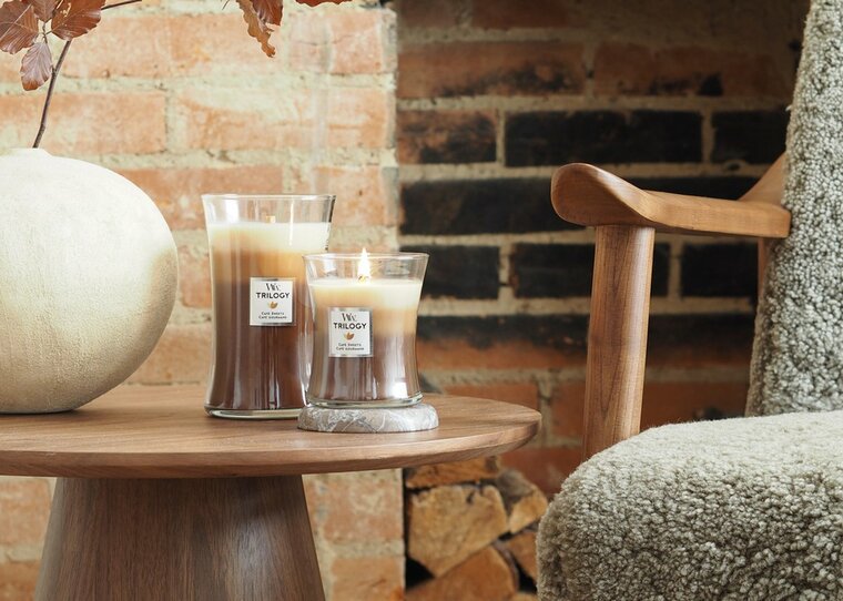 Woodwick Hourglass Medium Trilogy Geurkaars - Cafe Sweets