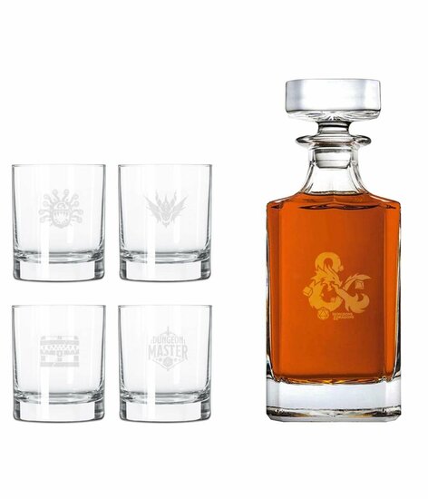 DUNGEONS &amp; DRAGONS - Set with 4 engraved whiskey glasses