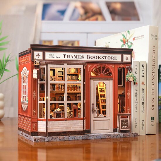 MINIATURE HOUSE - DIY- Thames Bookstore - 343pc + LED Light
