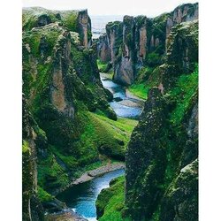 Diamond Painting Green Cliffs  40 x 50 Ronde steentjes Op kader