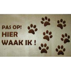 Hier Waak ik  25x15 Cm ( Berkenhout )