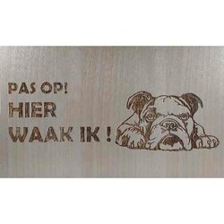 Hier Waak ik  Franse Bulldog 25x15 Cm ( Berkenhout )