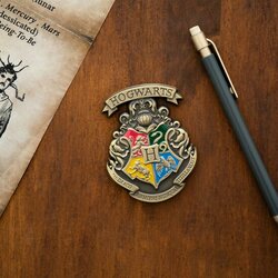 HARRY POTTER - Hogwarts - Metal Magnet 7cm